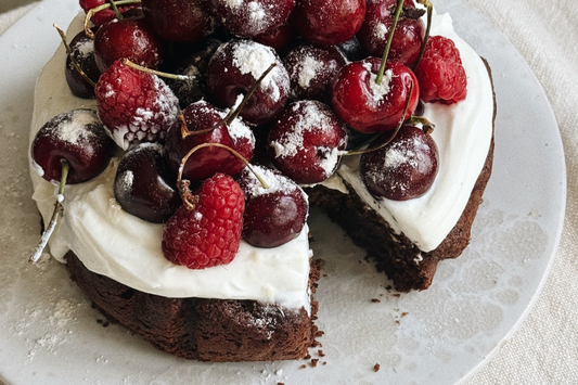 Healthy chocolate and olive oil cake (no butter, no sugar, no gluten)