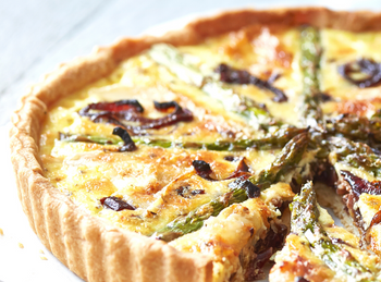 Caramelized-onion and asparagus quiche – kyoord